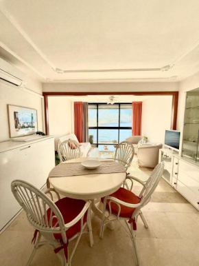 Apartamento Santa Margarita, primera línea de playa con piscina